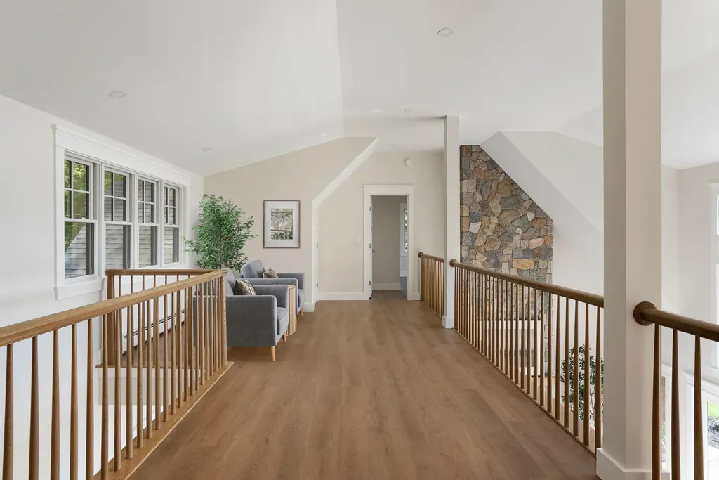32 Hutchins Road Raymond ME 04071