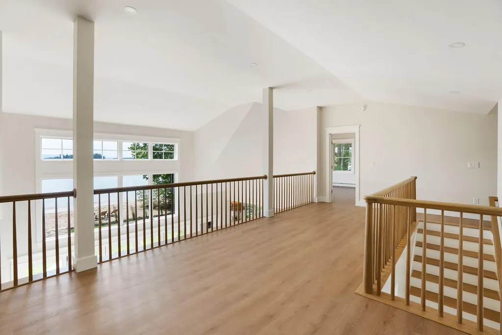 32 Hutchins Road Raymond ME 04071