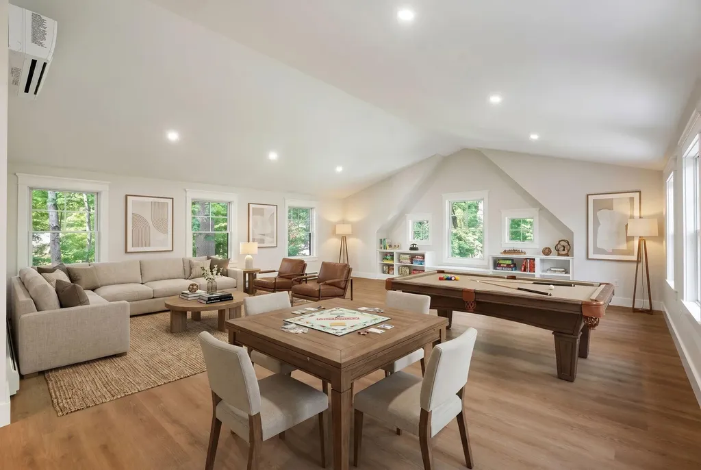 32 Hutchins Road Raymond ME 04071