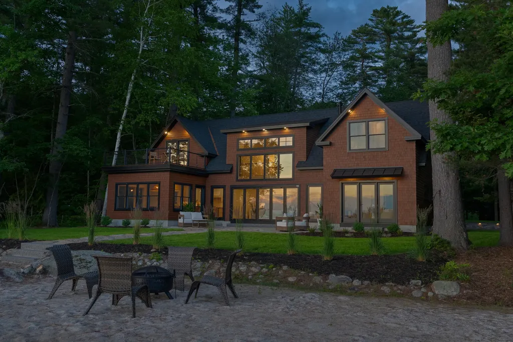 32 Hutchins Road Raymond ME 04071