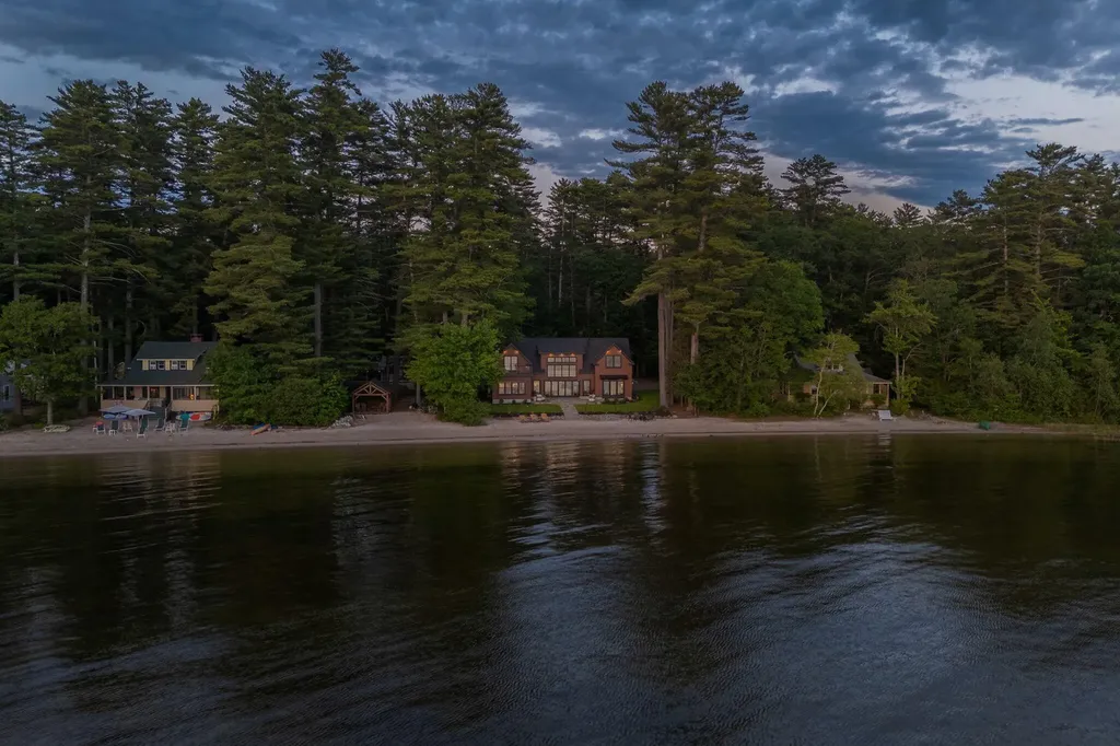 32 Hutchins Road Raymond ME 04071