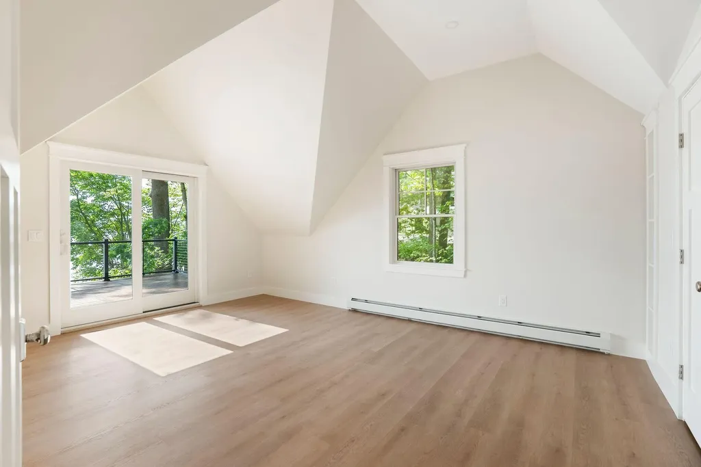 32 Hutchins Road Raymond ME 04071