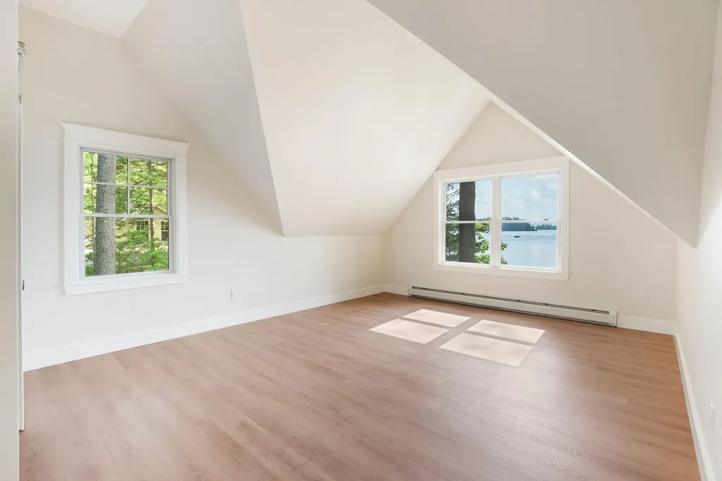 32 Hutchins Road Raymond ME 04071