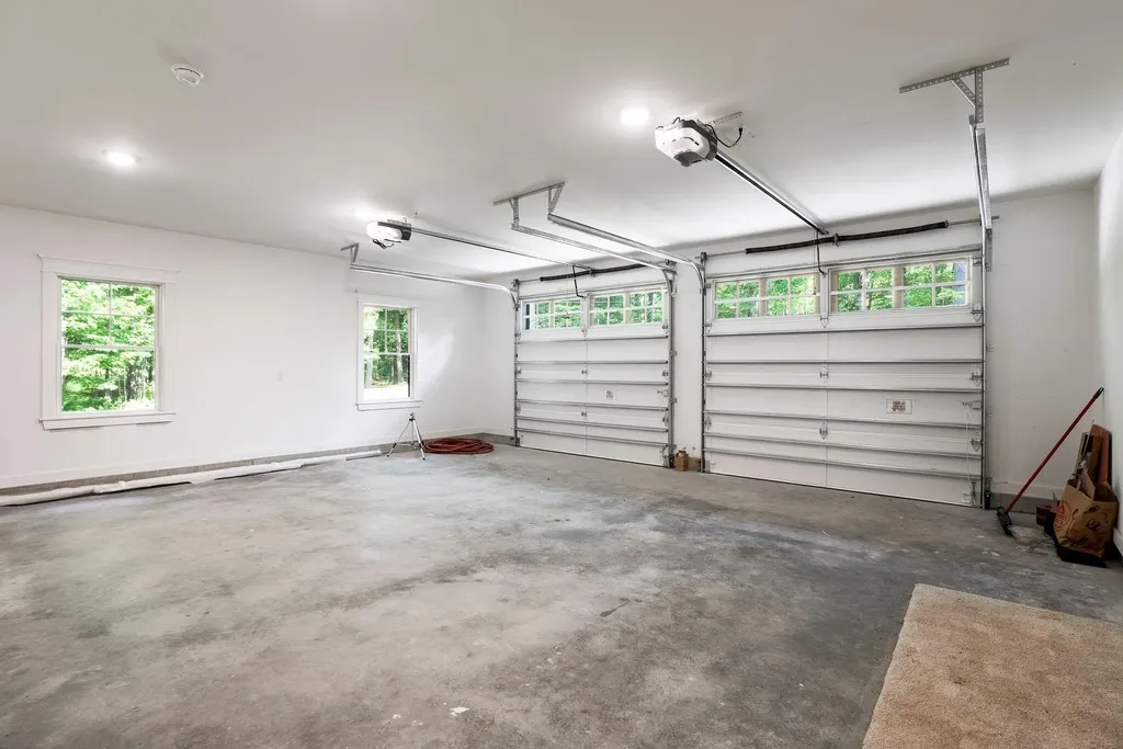 32 Hutchins Road Raymond ME 04071