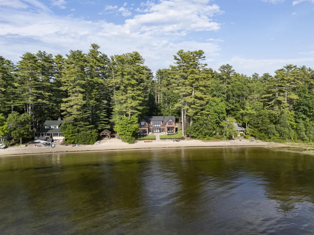 32 Hutchins Road Raymond ME 04071