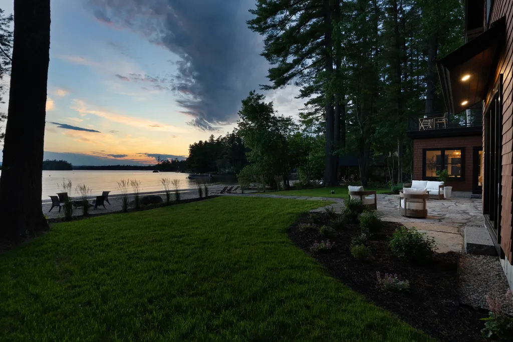 32 Hutchins Road Raymond ME 04071
