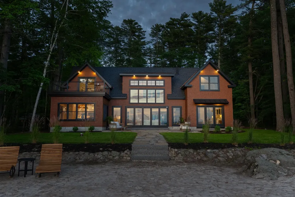 32 Hutchins Road Raymond ME 04071