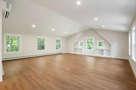 32 Hutchins Road Raymond ME 04071