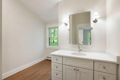 32 Hutchins Road Raymond ME 04071