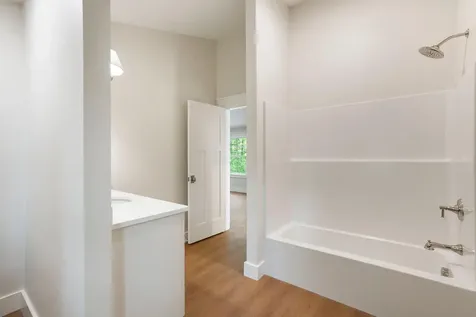 32 Hutchins Road Raymond ME 04071
