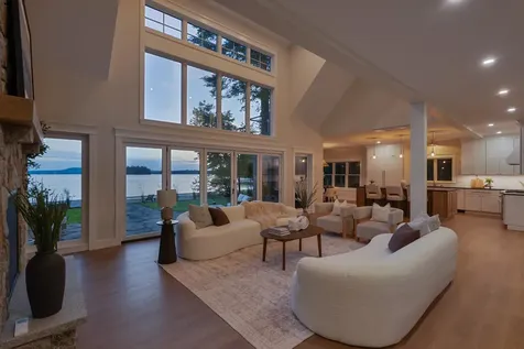 32 Hutchins Road Raymond ME 04071