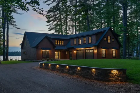32 Hutchins Road Raymond ME 04071