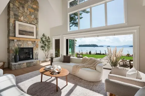 32 Hutchins Road Raymond ME 04071