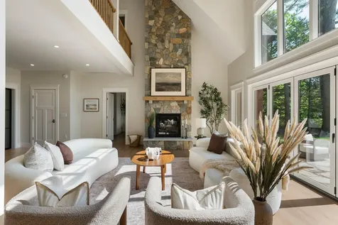 32 Hutchins Road Raymond ME 04071