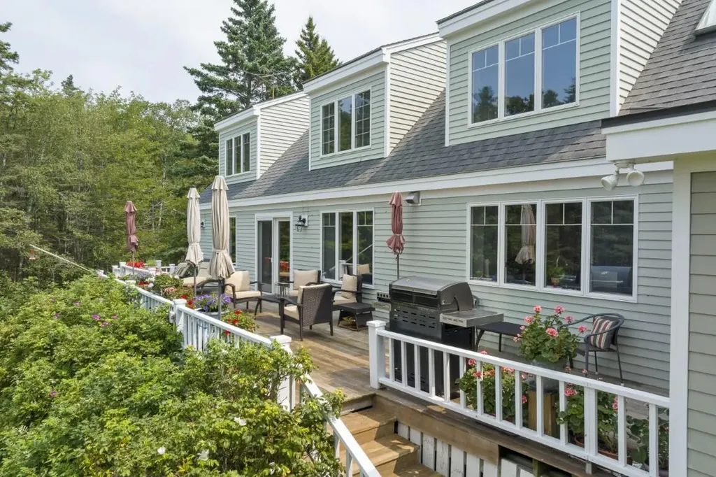 825 Hendricks Hill Road Southport ME 04576