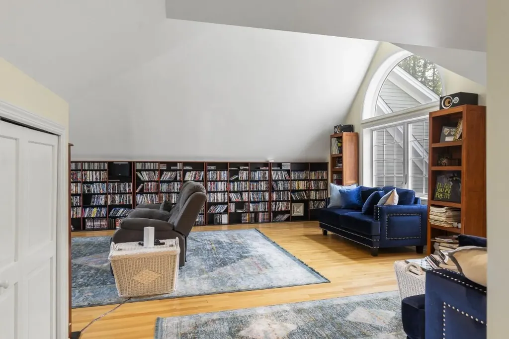 825 Hendricks Hill Road Southport ME 04576