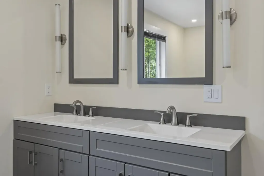 825 Hendricks Hill Road Southport ME 04576