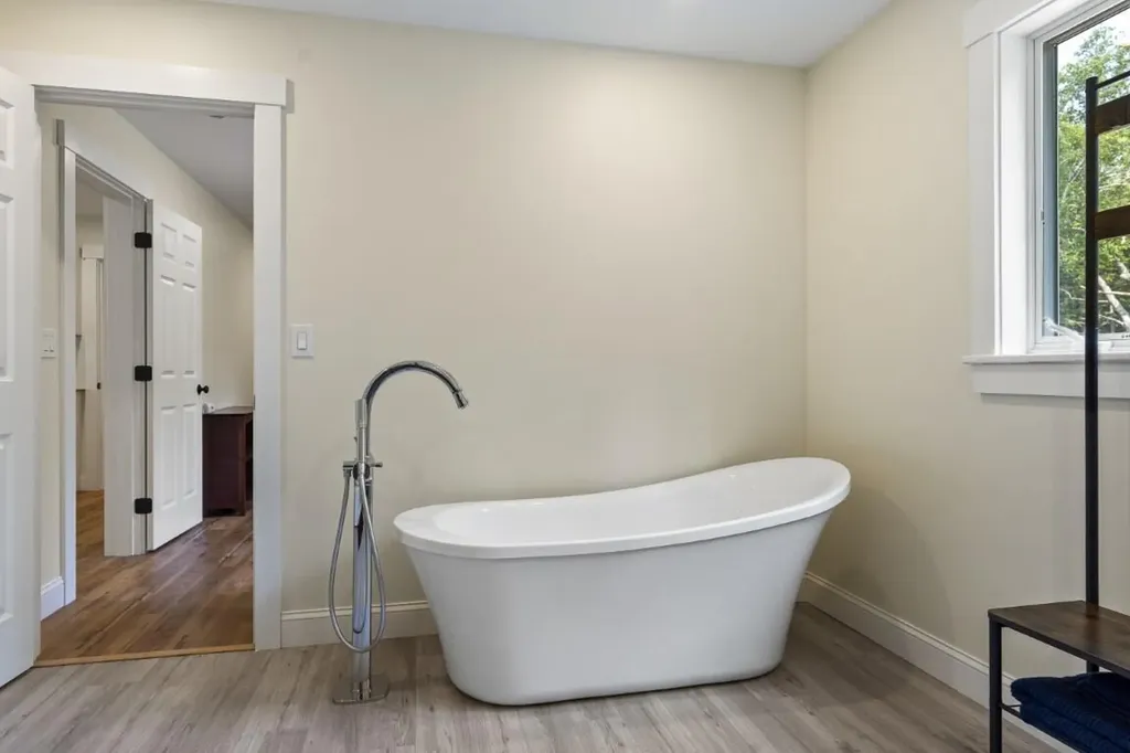 825 Hendricks Hill Road Southport ME 04576