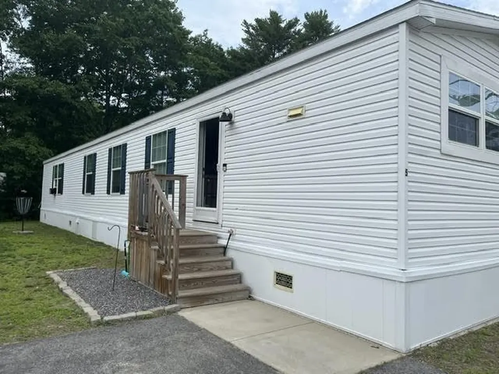 5 Sunset Drive Standish ME 04084