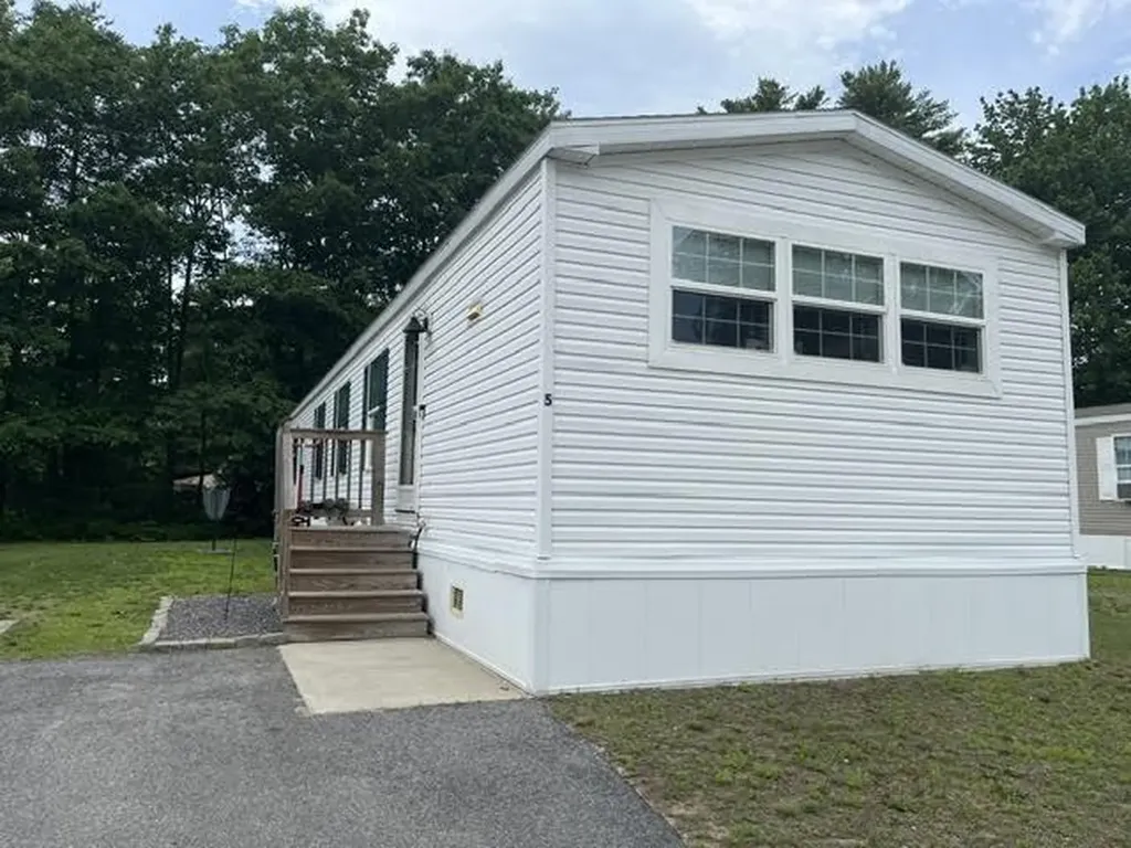 5 Sunset Drive Standish ME 04084