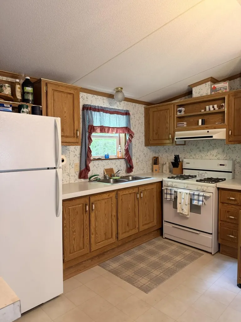 33 Wildflower Lane Naples ME 04055