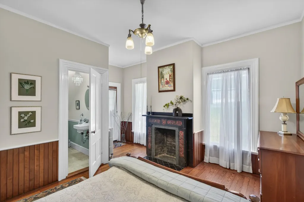 49 Talbot Avenue Rockland ME 04841