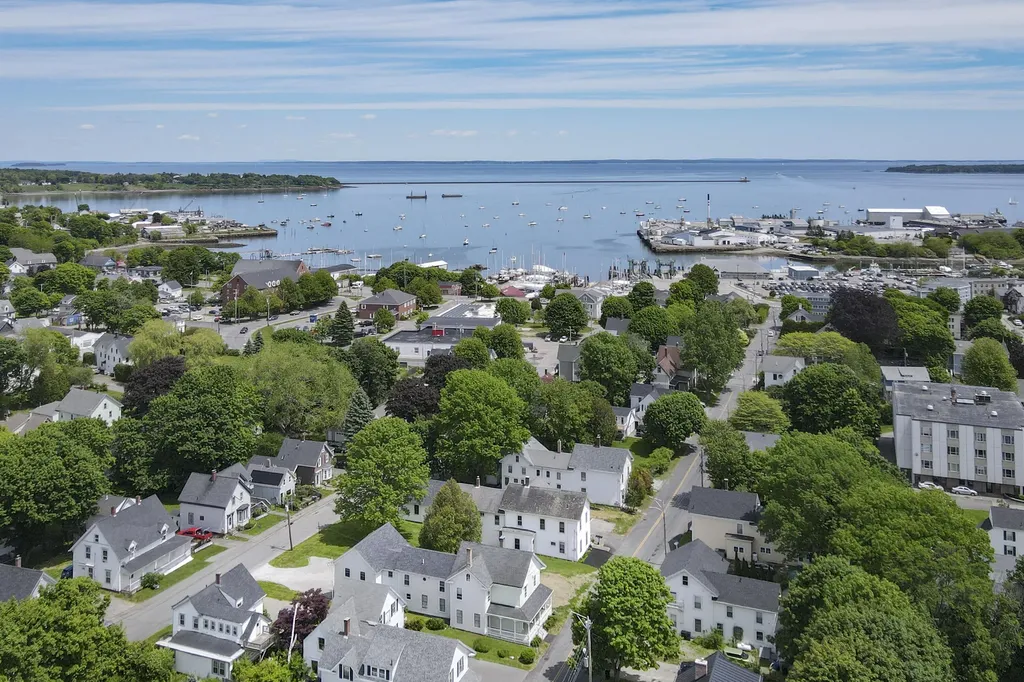 49 Talbot Avenue Rockland ME 04841