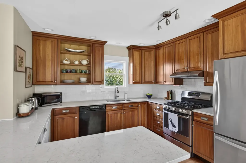 49 Talbot Avenue Rockland ME 04841
