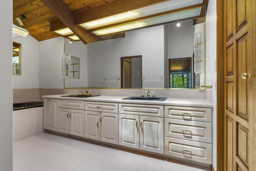 227 Quail Run Road Bristol ME 04539
