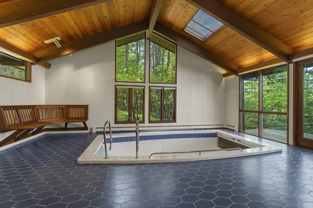 227 Quail Run Road Bristol ME 04539