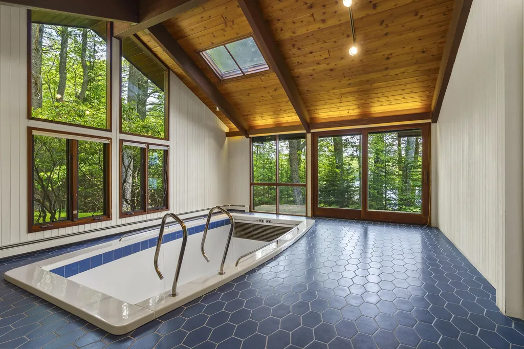 227 Quail Run Road Bristol ME 04539