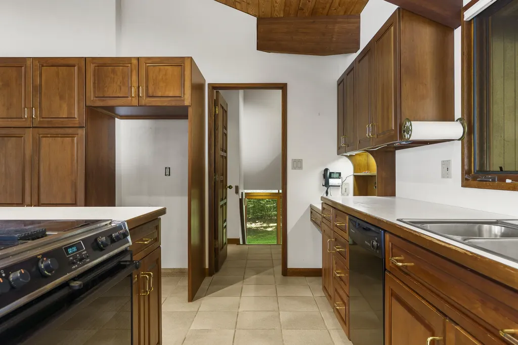 227 Quail Run Road Bristol ME 04539