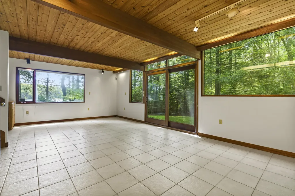 227 Quail Run Road Bristol ME 04539