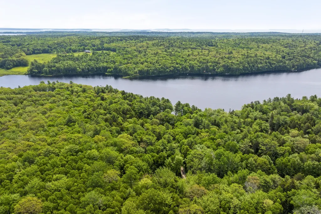 227 Quail Run Road Bristol ME 04539