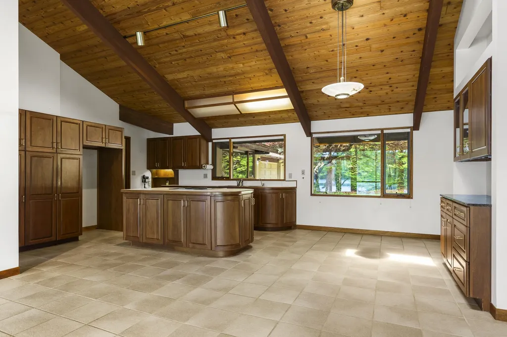 227 Quail Run Road Bristol ME 04539