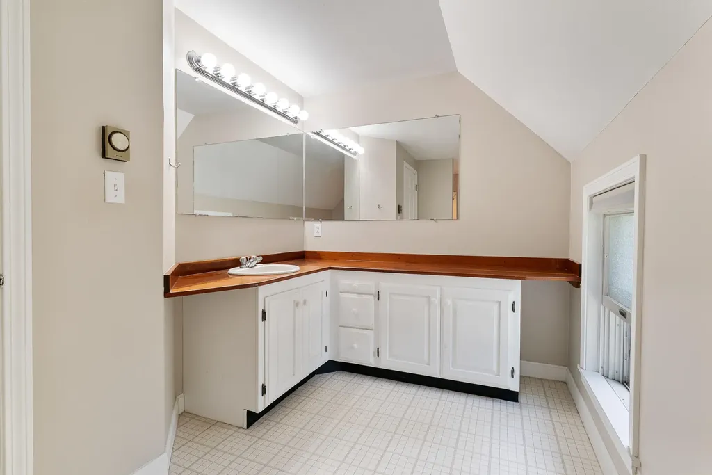 18 Francis Way Kittery ME 03904