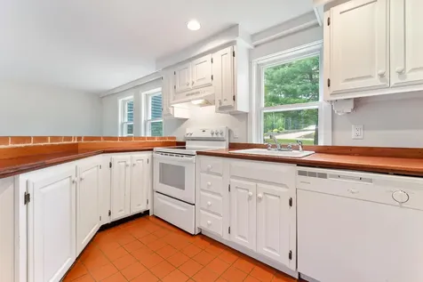 18 Francis Way Kittery ME 03904