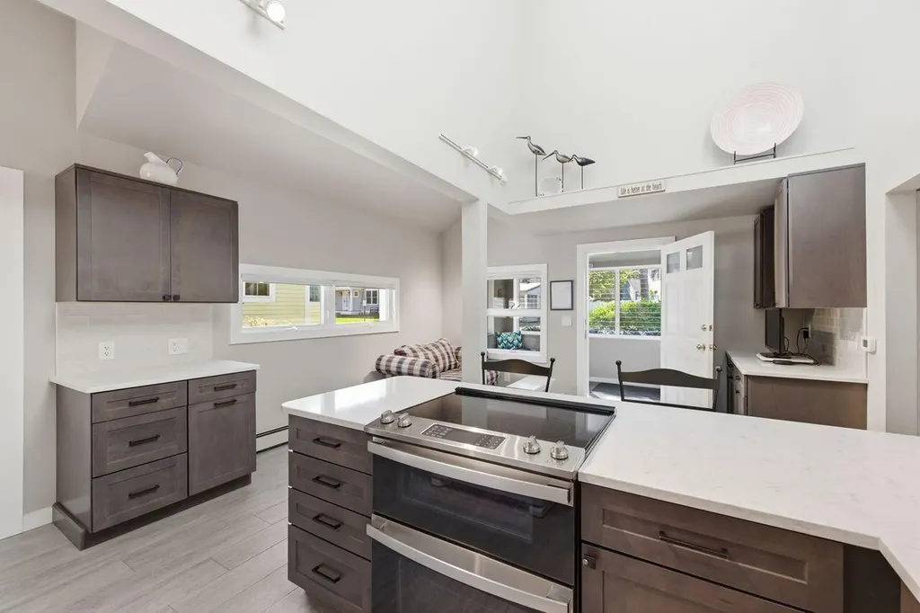 30 Seaview Avenue Ogunquit ME 03907