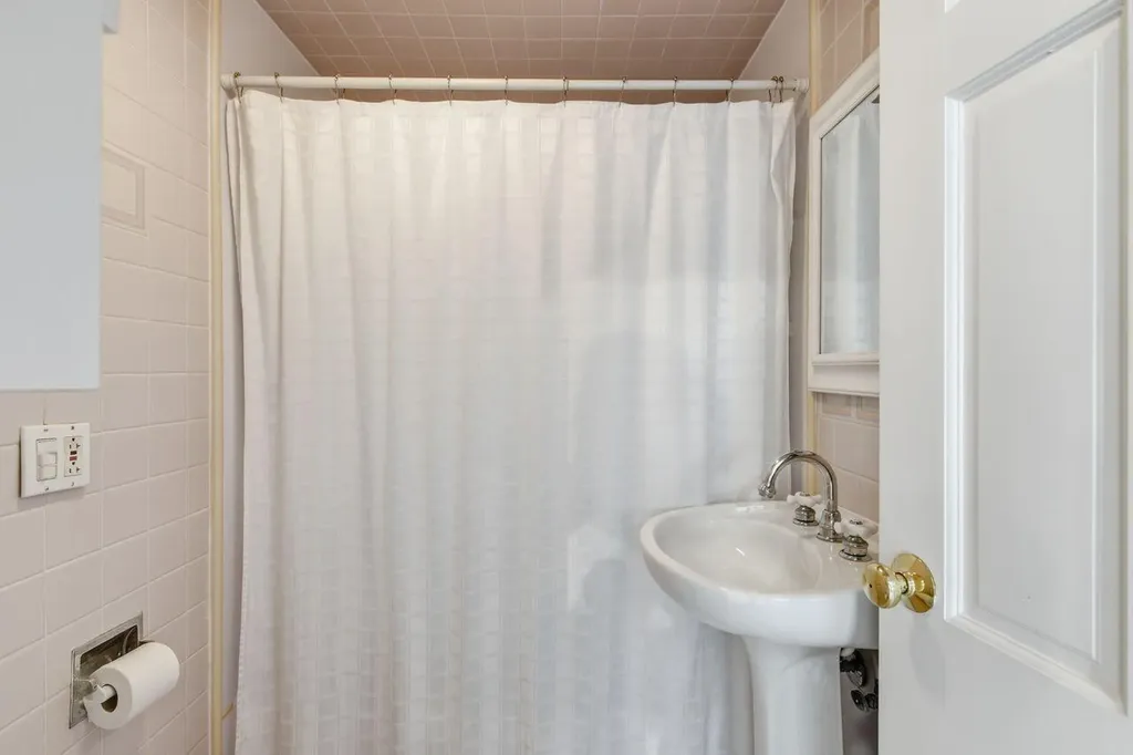 30 Seaview Avenue Ogunquit ME 03907