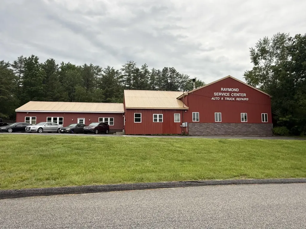 2 County Road Raymond ME 04071