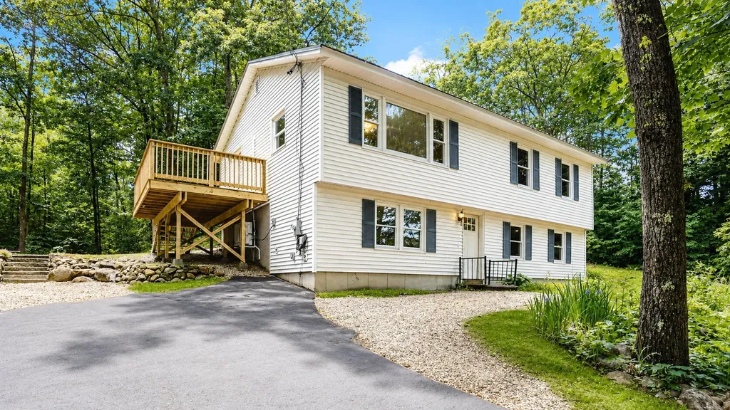 Standish ME, 152 Blake Road