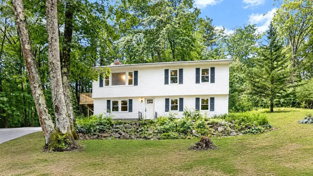152 Blake Road Standish ME 04084