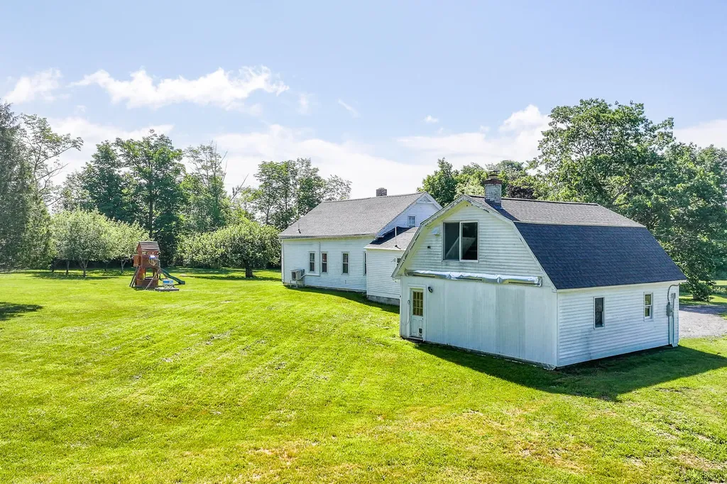275 Newburgh Road Hermon ME 04401