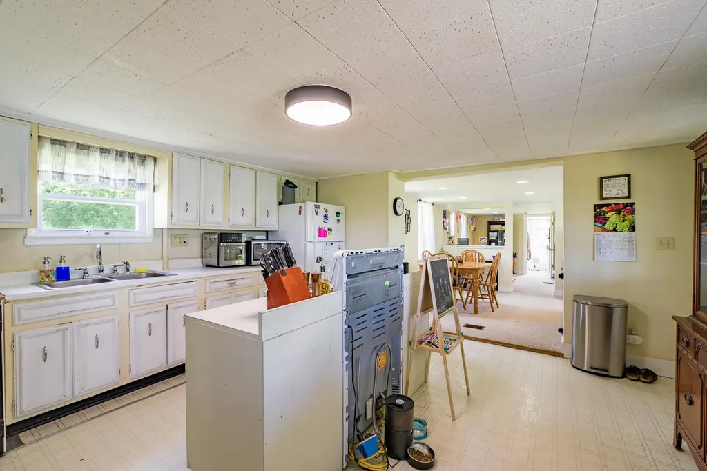 275 Newburgh Road Hermon ME 04401