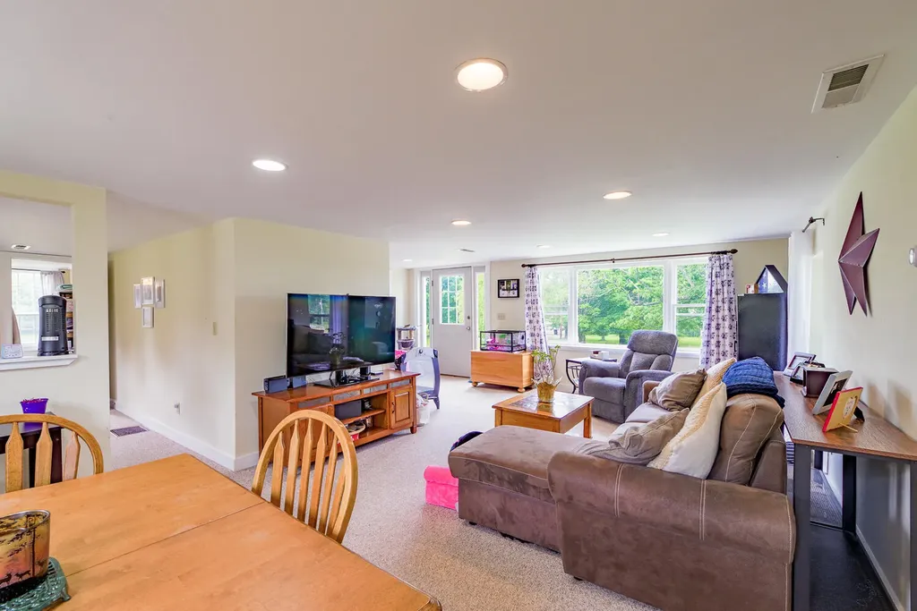 275 Newburgh Road Hermon ME 04401