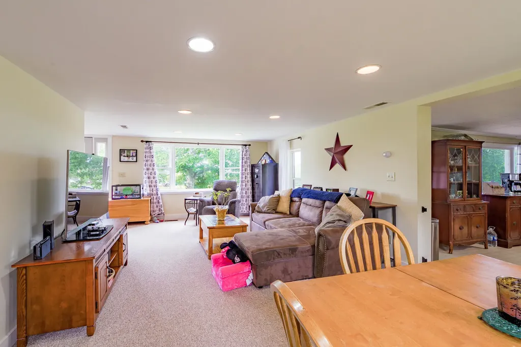 275 Newburgh Road Hermon ME 04401