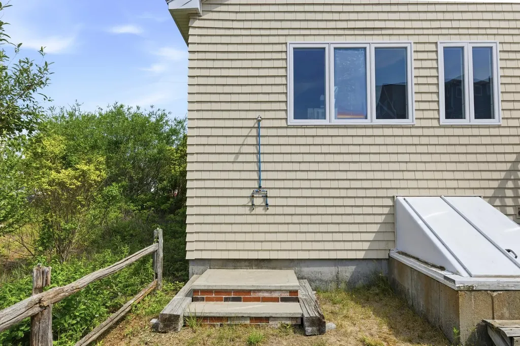 15 King Avenue Saco ME 04072