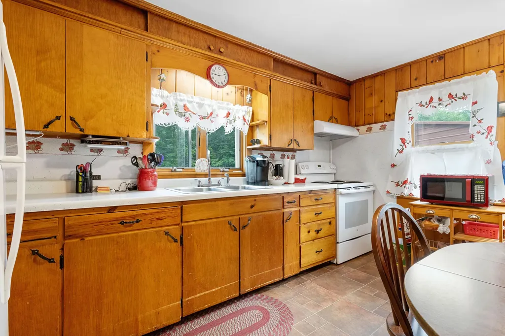 63 West Street Extension Rockport ME 04856