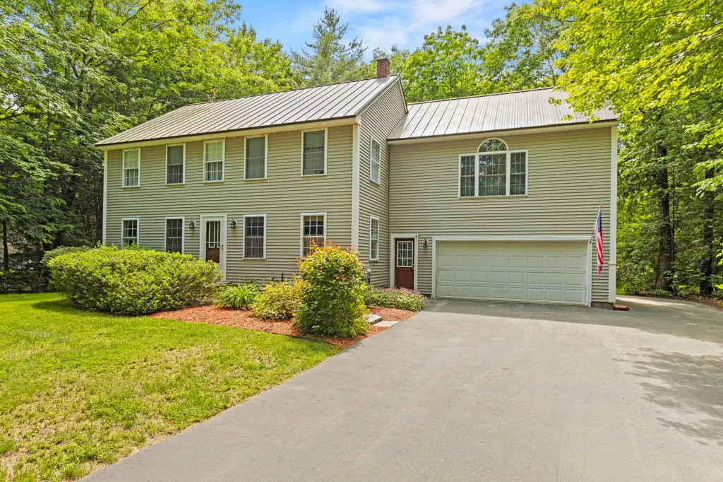 4 River Meadow Circle Standish ME 04085