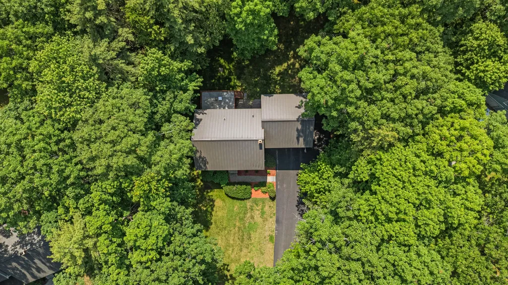 4 River Meadow Circle Standish ME 04085